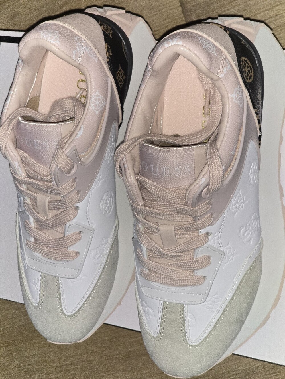 GUESS Luchia 3 Logo Sneakers โ White Multi โ 7.5 โ NEW IN BOX - Picture 7 of 10